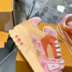 LV Trainer Sneaker (حذاء “لوي ترينر سنيكرز) - Image 5
