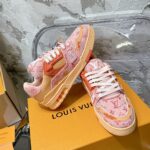 LV Trainer Sneaker (حذاء “لوي ترينر سنيكرز) - Image 2