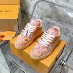 LV Trainer Sneaker (حذاء “لوي ترينر سنيكرز)