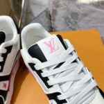 LV Trainer Sneaker (حذاء “لوي ترينر سنيكرز) - Image 3