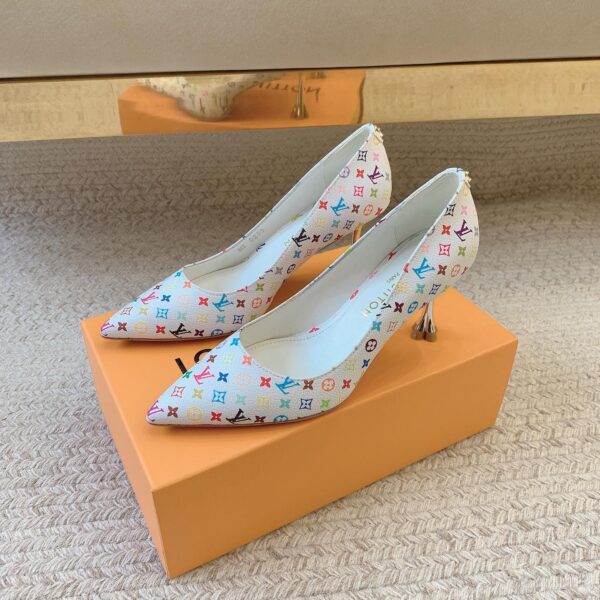LV Cherie Pumps (حذاء “لوي شيري بامب)