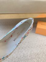 LV Cherie Pumps (حذاء “لوي شيري بامب) - Image 4