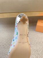 LV Cherie Pumps (حذاء “لوي شيري بامب) - Image 6