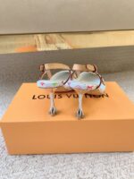 LV Cherie Pumps (حذاء “لوي شيري بامب) - Image 5