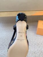 LV Cherie Pumps (حذاء “لوي شيري بامب) - Image 4