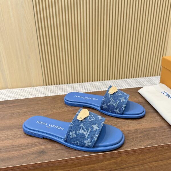 LV Isola Flat Mule  (حذاء لوي آيزولا فلات ميول)