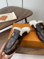 LV Wool Slip Mule (حذاء "لوي صوفي ميوول) - Image 3