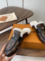 LV Wool Slip Mule (حذاء "لوي صوفي ميوول) - Image 3