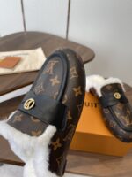LV Wool Slip Mule (حذاء "لوي صوفي ميوول) - Image 4