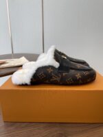 LV Wool Slip Mule (حذاء "لوي صوفي ميوول) - Image 5