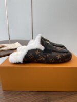 LV Wool Slip Mule (حذاء "لوي صوفي ميوول) - Image 5