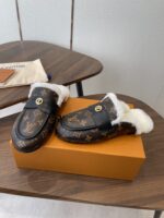 LV Wool Slip Mule (حذاء "لوي صوفي ميوول) - Image 8