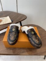 LV Wool Slip Mule (حذاء "لوي صوفي ميوول) - Image 9