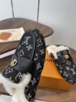 LV Wool Slip Mule (حذاء "لوي صوفي ميوول) - Image 7