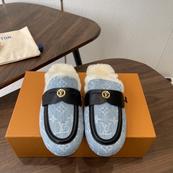 LV Wool Slip Mule (حذاء "لوي صوفي ميوول)