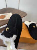 LV Wool Slip Mule (حذاء "لوي صوفي ميوول) - Image 2