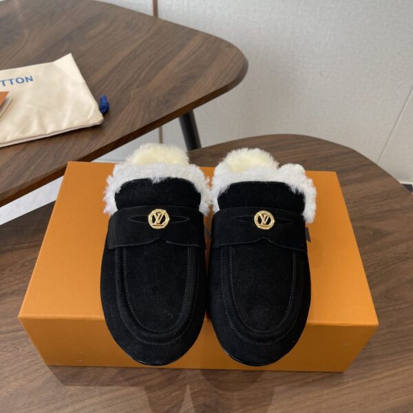 LV Wool Slip Mule (حذاء "لوي صوفي ميوول)