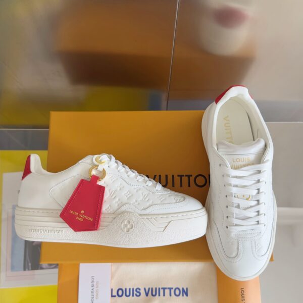 LV Takashi Sneaker ( حذاء لوي تاكاشي سنيكرز)