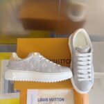 LV Takashi Sneaker ( حذاء لوي تاكاشي سنيكرز)