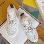 LV Archlight Sneaker (حذاء لوي أرشلايت سنيكرز) - Image 2