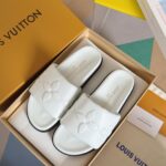 LV Flat Comfort Mule ( حذاء “لوي مسطح مريح ميوول ) - Image 4