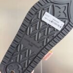 LV Flat Comfort Mule ( حذاء “لوي مسطح مريح ميوول ) - Image 9