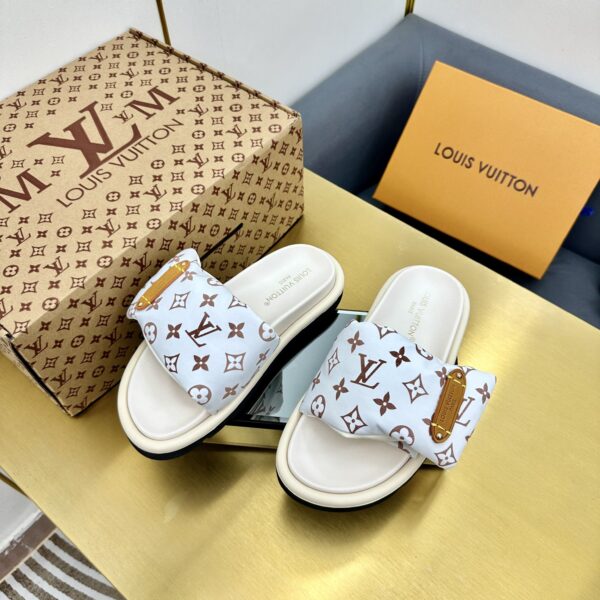 LV Comfort Slipper ( حذاء “لوي كومفورت سليبر)