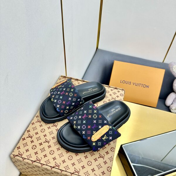 LV Comfort Slipper ( حذاء “لوي كومفورت سليبر)