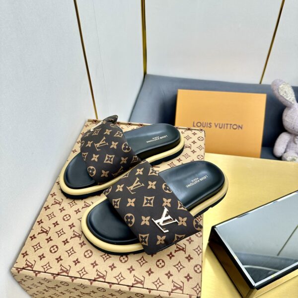 LV Comfort Slipper ( حذاء “لوي كومفورت سليبر)