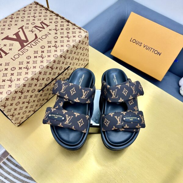 LV Comfort Slipper ( حذاء “لوي كومفورت  سليبر)