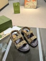 Flat Sandals (صندل المسطح)