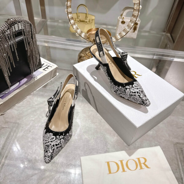 D Slingback Pump (حذاء دي سلاينج باك)
