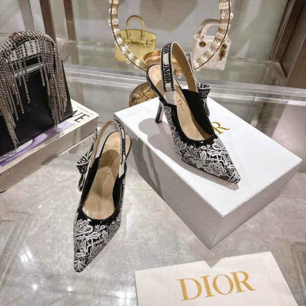 D Slingback Pump (حذاء دي سلاينج باك)