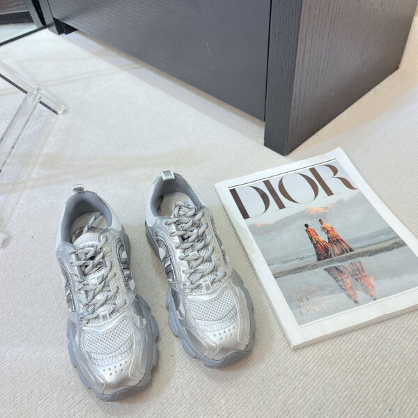 D Chrono Sneaker ( حذاء دي كرونو سنيكرز )