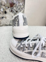 D Platform Sneakers (  دي حذاء سنيكرز بنعل سميك) - Image 2