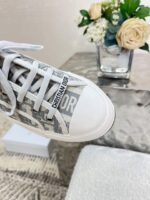 D Platform Sneakers (  دي حذاء سنيكرز بنعل سميك) - Image 3