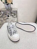 D Platform Sneakers (  دي حذاء سنيكرز بنعل سميك) - Image 4