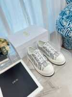 D Platform Sneakers (  دي حذاء سنيكرز بنعل سميك)