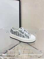 D Platform Sneakers (  دي حذاء سنيكرز بنعل سميك) - Image 9