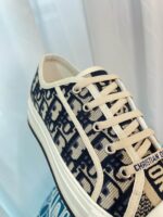 D Platform Sneakers (  دي حذاء سنيكرز بنعل سميك) - Image 3