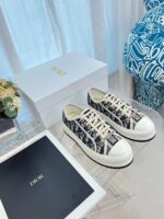 D Platform Sneakers (  دي حذاء سنيكرز بنعل سميك)