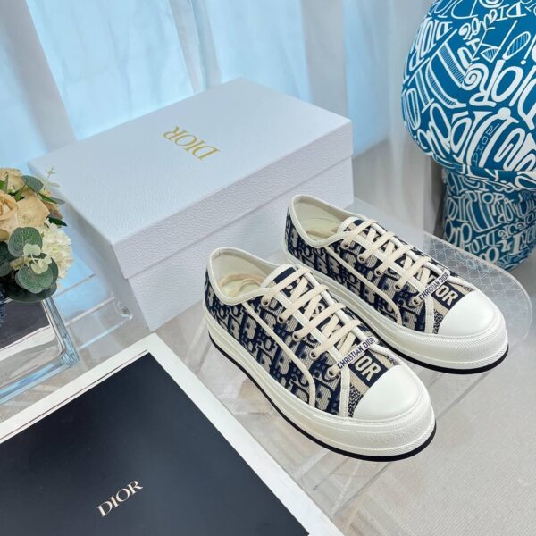 D Platform Sneakers (  دي حذاء سنيكرز بنعل سميك)