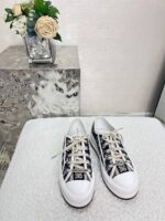 D Platform Sneakers (  دي حذاء سنيكرز بنعل سميك) - Image 4