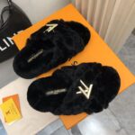 LV Fleece Slippers (حذاء لوي فليس سليبر ) - Image 2