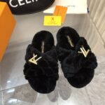 LV Fleece Slippers (حذاء لوي فليس سليبر ) - Image 3