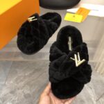 LV Fleece Slippers (حذاء لوي فليس سليبر ) - Image 4