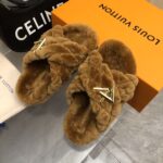 LV Fleece Slippers (حذاء لوي فليس سليبر ) - Image 8