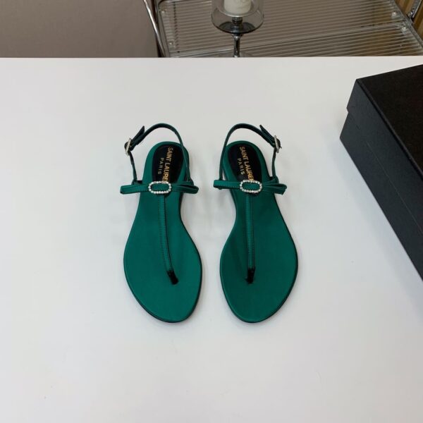 Flat Slippers (شبشب مسطح)