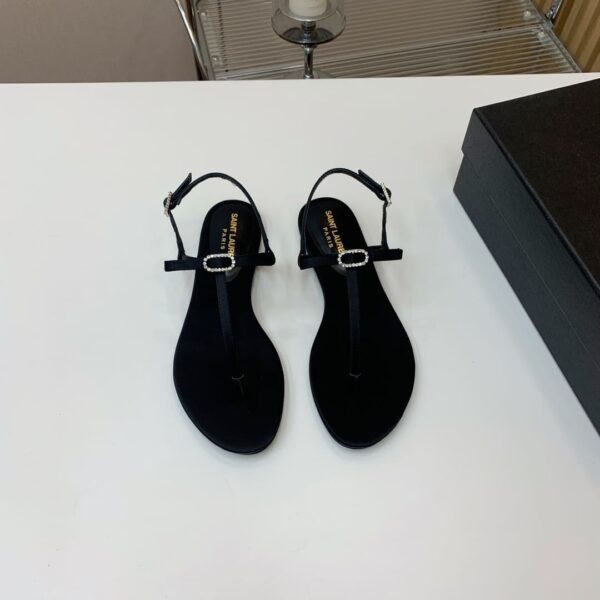 Flat Slippers (شبشب مسطح)