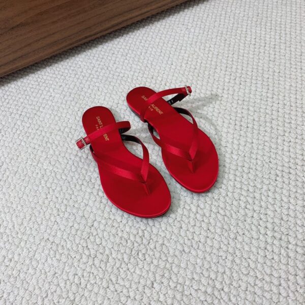 Flat Slippers (شبشب مسطح)